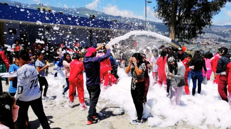 cañon de espuma para consejos estudiantiles